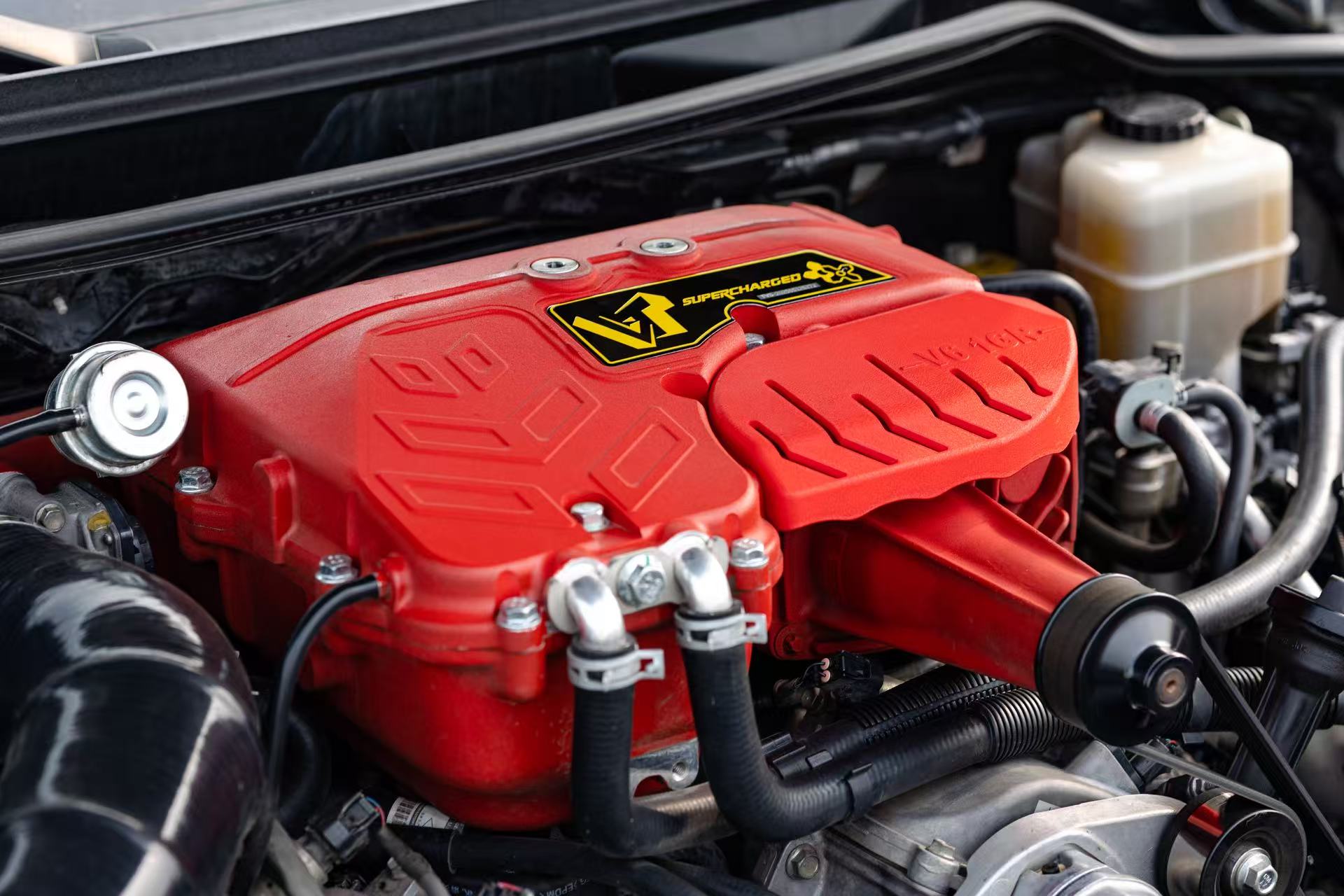Toyota Land Cruiser 5.7 Supercharger Kit by VT superchargers