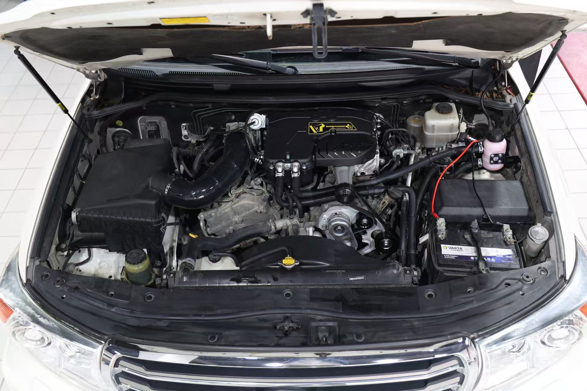 Toyota Land Cruiser 5.7 Supercharger Kit by VT superchargers
